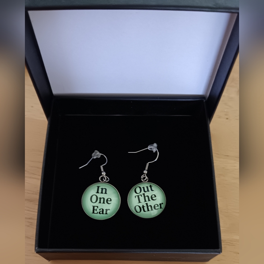 NEW Dangle Earrings - Picture 2 of 2